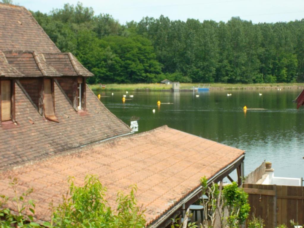 Le Barrage Hotell Mauzac-et-Grand-Castang Exteriör bild