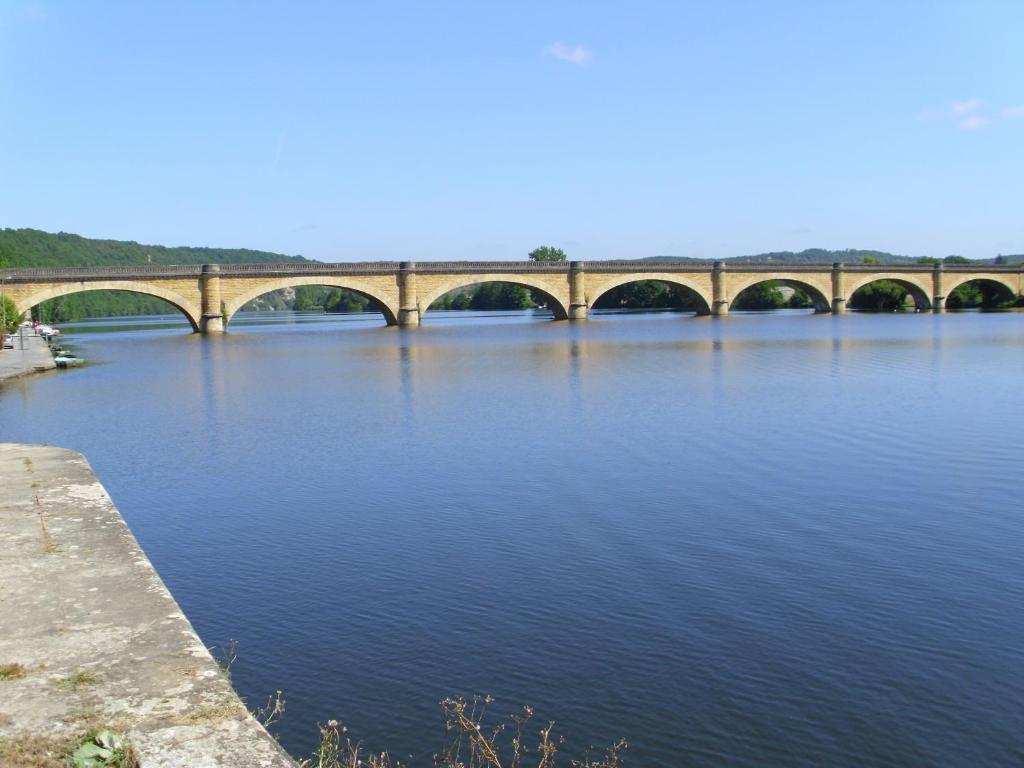 Le Barrage Hotell Mauzac-et-Grand-Castang Exteriör bild