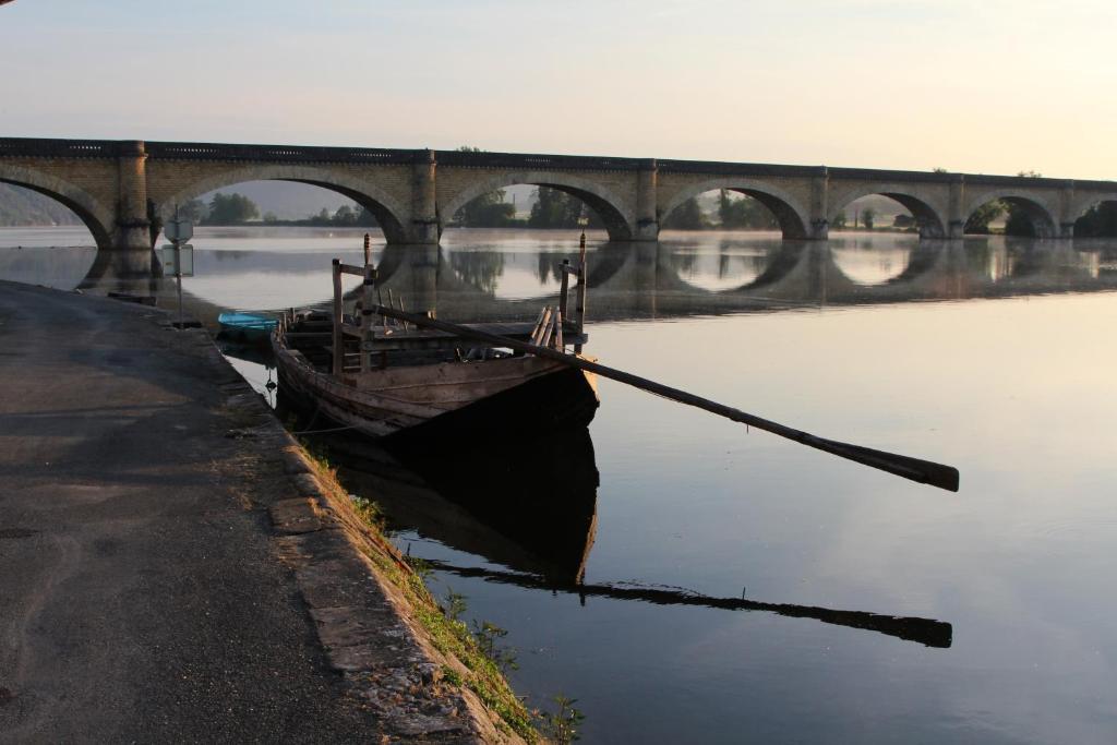 Le Barrage Hotell Mauzac-et-Grand-Castang Exteriör bild