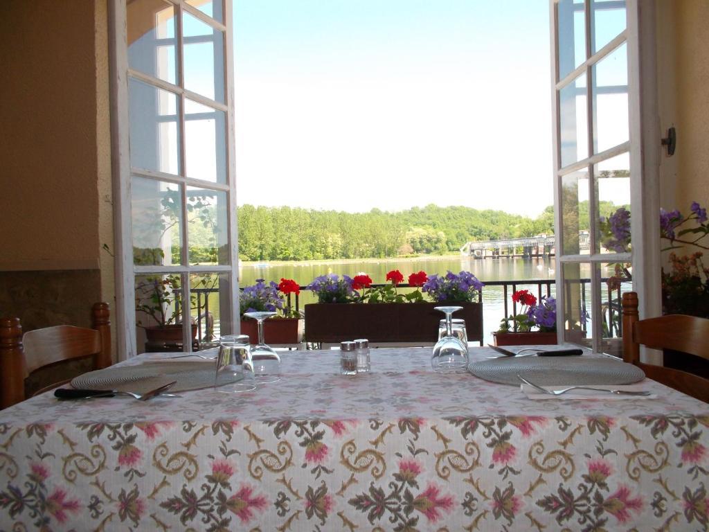 Le Barrage Hotell Mauzac-et-Grand-Castang Exteriör bild